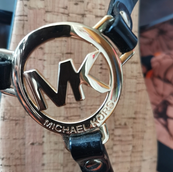 Michael Kors MK Charm Jelly Thong Sandals Size:8 NWOT - Picture 5 of 6